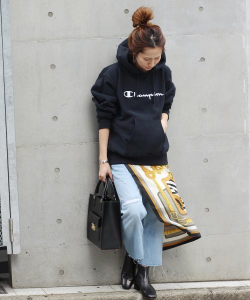 FRAMeWORK(フレームワーク)の「Champion USA REVERSEWEAVEフーデットBIGシシュウ◆(パーカー・レディース・ホワイト/ブラック・LARGE/X-LARGE)」の20枚目の写真