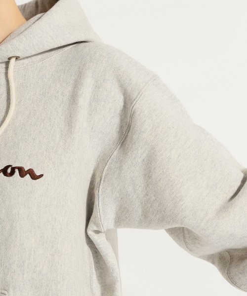 FRAMeWORK(フレームワーク)の「Champion USA REVERSEWEAVEフーデットBIGシシュウ◆(パーカー・レディース・ホワイト/ブラック・LARGE/X-LARGE)」の3枚目の写真