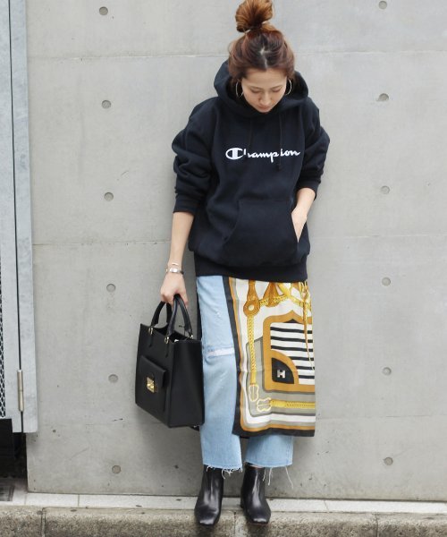 FRAMeWORK(フレームワーク)の「Champion USA REVERSEWEAVEフーデットBIGシシュウ◆(パーカー・レディース・ホワイト/ブラック・LARGE/X-LARGE)」の15枚目の写真