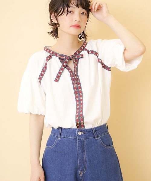 OLIVE des OLIVE(オリーブデオリーブ)の「★チロリアンテーププルオーバー(Tシャツ/カットソー・レディース・オフホワイト/イエロー/ブラック・FREE)」の1枚目の写真