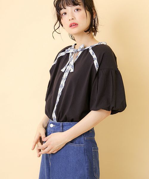 OLIVE des OLIVE(オリーブデオリーブ)の「★チロリアンテーププルオーバー(Tシャツ/カットソー・レディース・オフホワイト/イエロー/ブラック・FREE)」の2枚目の写真