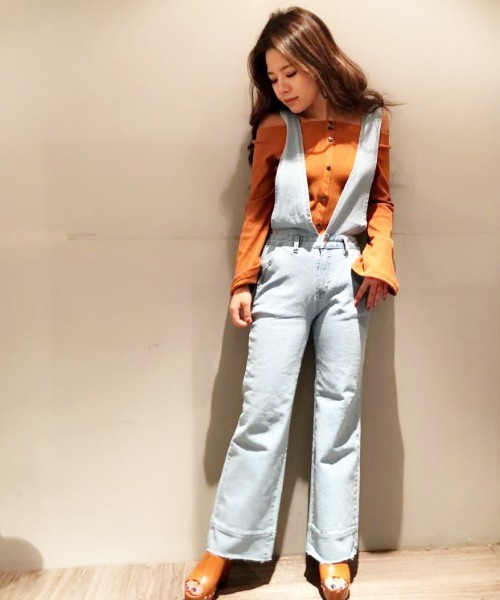 EGOIST（エゴイスト）の「Vカットデニムサロペット（サロペット/オーバーオール・レディース・サックスブルー/ブルー・SMALL/MEDIUM）」の13枚目の写真