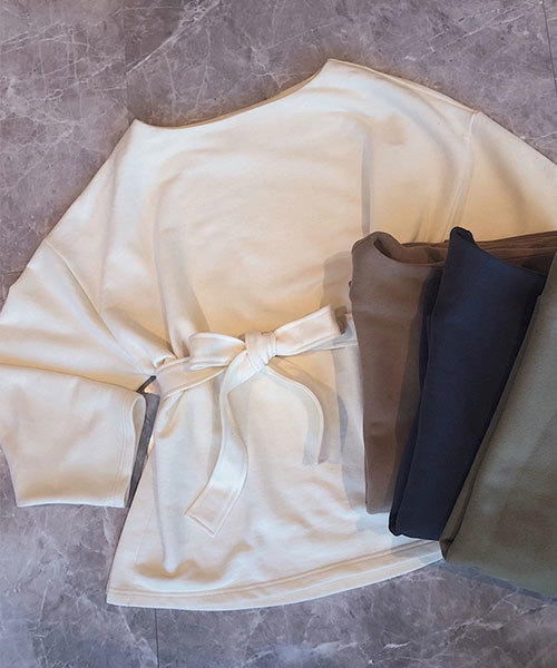 TRUNC（トランクエイティーエイト）の「Fleek Sweat Tops（スウェット・レディース・ベージュ/チャコールグレー/アイボリー/カーキ・FREE）」の11枚目の写真