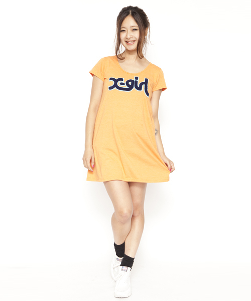 X-girl（エックスガール）の「MILLS LOGO PATCHED S/S TEE DRESS（ワンピース・レディース・ホワイト/ブラック/オレンジ/ネイビー/ライトブルー・2/1）」の5枚目の写真
