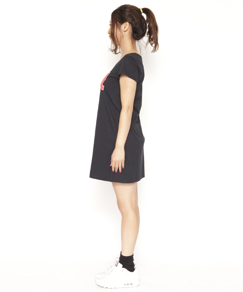 X-girl（エックスガール）の「MILLS LOGO PATCHED S/S TEE DRESS（ワンピース・レディース・ホワイト/ブラック/オレンジ/ネイビー/ライトブルー・2/1）」の13枚目の写真