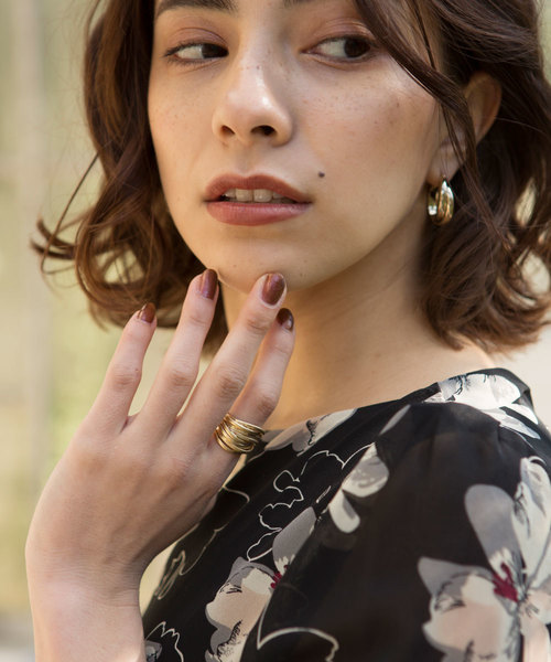 marjour（マージュール）の「OVERLAY VOLUME RING（リング・レディース・シルバー/ゴールド・FREE）」の3枚目の写真