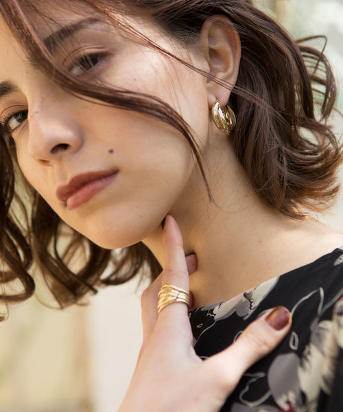 marjour（マージュール）の「OVERLAY VOLUME RING（リング・レディース・シルバー/ゴールド・FREE）」の5枚目の写真