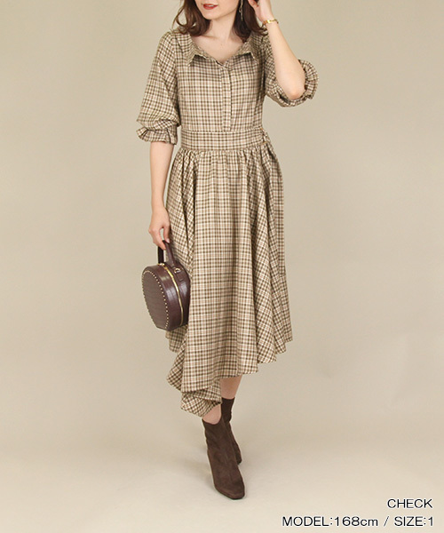 RANDA（ランダ）の「ウエストベルトフレアワンピース（ワンピース・レディース・ブラック/ベージュ/グリーン/チェック・0/1）」の4枚目の写真