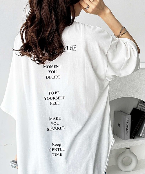 GeeRA（ジーラ）の「オーバーサイズロゴプリントＴシャツ（Tシャツ/カットソー・レディース・ホワイト/カーキ/ブラック/ブラック系その他/ホワイト系その他/オフホワイト/ダークブラック/チャコールグレー/ライトホワイト/ライトブラック・MEDIUM/SMALL/XX-LARGE/LARGE/X-LARGE）」の4枚目の写真