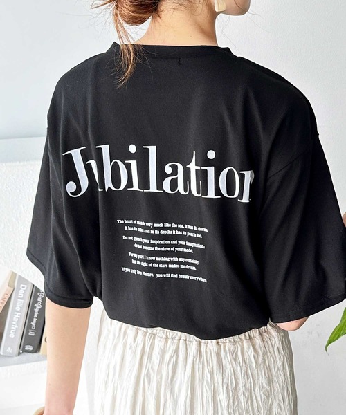 GeeRA（ジーラ）の「オーバーサイズロゴプリントＴシャツ（Tシャツ/カットソー・レディース・ホワイト/カーキ/ブラック/ブラック系その他/ホワイト系その他/オフホワイト/ダークブラック/チャコールグレー/ライトホワイト/ライトブラック・MEDIUM/SMALL/XX-LARGE/LARGE/X-LARGE）」の9枚目の写真