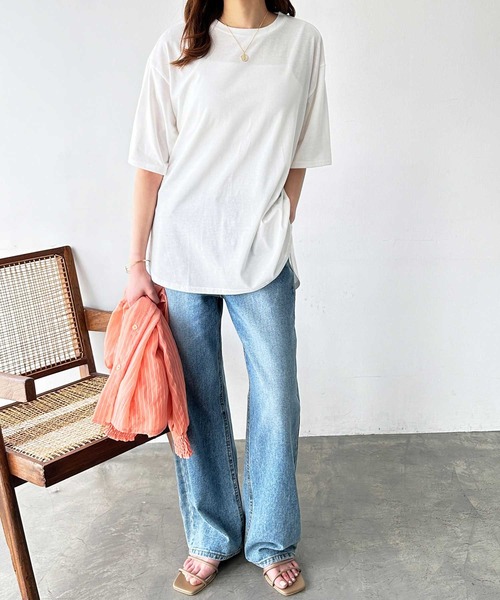 GeeRA（ジーラ）の「オーバーサイズロゴプリントＴシャツ（Tシャツ/カットソー・レディース・ホワイト/カーキ/ブラック/ブラック系その他/ホワイト系その他/オフホワイト/ダークブラック/チャコールグレー/ライトホワイト/ライトブラック・MEDIUM/SMALL/XX-LARGE/LARGE/X-LARGE）」の21枚目の写真