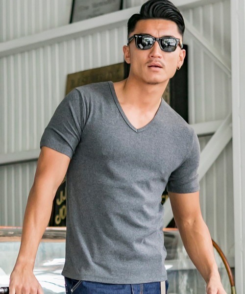 ADMIX/ATELIER SAB MEN（アドミックスアトリエサブメン）の「ストレッチ スパン フライス ／ Vネック スタイリッシュ Tシャツ（半袖）（Tシャツ/カットソー・メンズ・チャコールグレー/ホワイト/ブラック/ブラウン/ライトグレー/カーキ/ネイビー・48/52/50）」の5枚目の写真