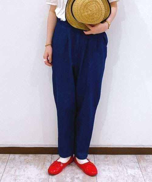 ehka sopo(エヘカソポ)の「デニムタックパンツ(その他パンツ・レディース・ホワイト/ブルー/ネイビー・フリ-)」の2枚目の写真