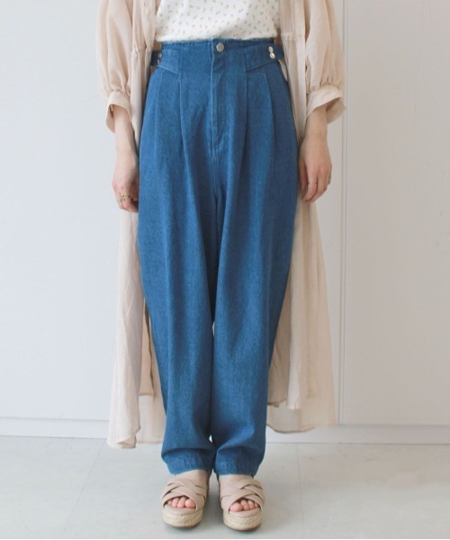 ehka sopo(エヘカソポ)の「デニムタックパンツ(その他パンツ・レディース・ホワイト/ブルー/ネイビー・フリ-)」の3枚目の写真