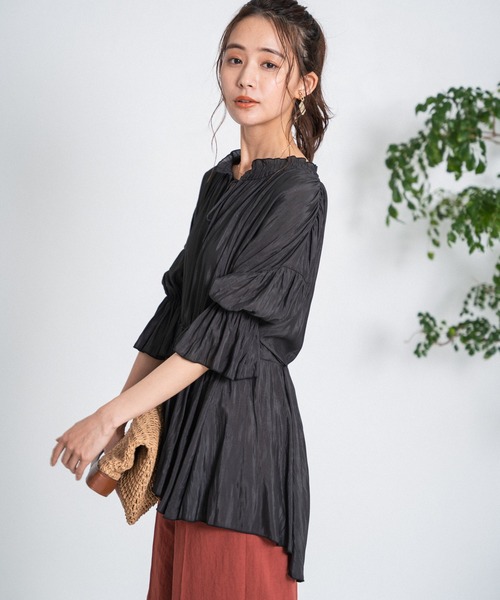 Andemiu（アンデミュウ）の「デザインティアードブラウス948040