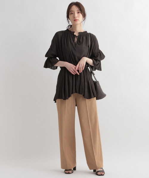 Andemiu（アンデミュウ）の「デザインティアードブラウス948040