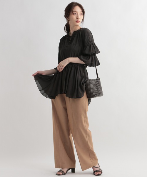 Andemiu（アンデミュウ）の「デザインティアードブラウス948040