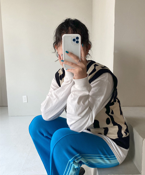 SANSeLF（サンセルフ）の「ホワイトストーンライク iPhoneケース  smc16s1【SANSeLF】（スマホケース/カバー・レディース・ホワイト/ホワイト系その他・F/A/J/N/O/D/I/P/U/T/V/Z/Y/X/W/iPhone 15/iPhone 15 Pro/iPhone 15 Pro Max）」の7枚目の写真