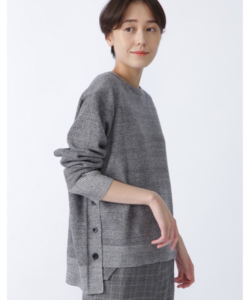 human woman（ヒューマンウーマン）の「◆サイドボタンニットプルオーバー（ニット/セーター・レディース・ホワイト系その他/グレー系その他・MEDIUM）」の2枚目の写真