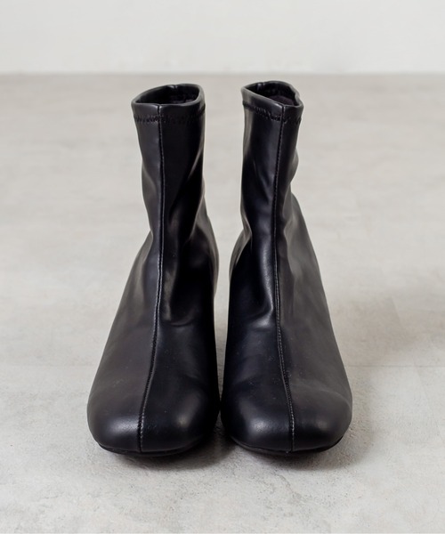 OLIVE des OLIVE（オリーブデオリーブ）の「ストレッチショートブーツ（ブーツ・レディース・ブラック/オフホワイト・MEDIUM/LARGE/SMALL）」の6枚目の写真