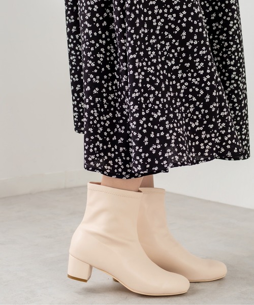 OLIVE des OLIVE（オリーブデオリーブ）の「ストレッチショートブーツ（ブーツ・レディース・ブラック/オフホワイト・MEDIUM/LARGE/SMALL）」の3枚目の写真