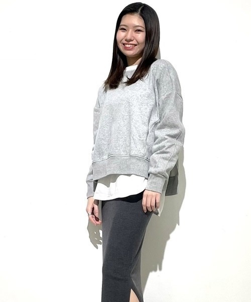 GAP（ギャップ）の「オーバーサイズ ラウンドヘム クルーネック スウェット（スウェット・レディース・ブルー/ブラック/ネイビー/グレー系その他/その他・XS/S/M/L/XL/XXS）」の3枚目の写真