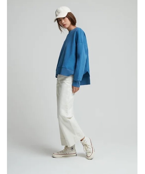 GAP（ギャップ）の「オーバーサイズ ラウンドヘム クルーネック スウェット（スウェット・レディース・ブルー/ブラック/ネイビー/グレー系その他/その他・XS/S/M/L/XL/XXS）」の4枚目の写真