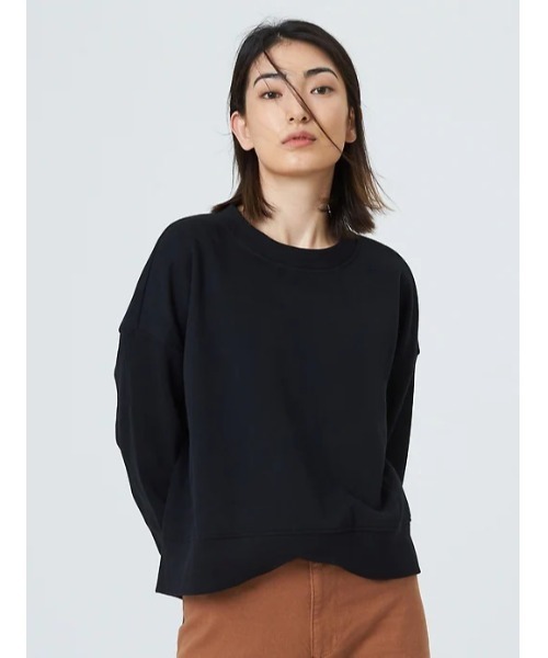 GAP（ギャップ）の「オーバーサイズ ラウンドヘム クルーネック スウェット（スウェット・レディース・ブルー/ブラック/ネイビー/グレー系その他/その他・XS/S/M/L/XL/XXS）」の2枚目の写真