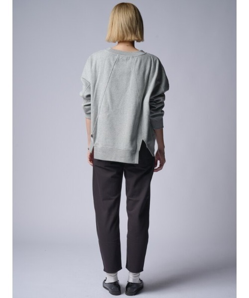 GAP（ギャップ）の「オーバーサイズ ラウンドヘム クルーネック スウェット（スウェット・レディース・ブルー/ブラック/ネイビー/グレー系その他/その他・XS/S/M/L/XL/XXS）」の12枚目の写真