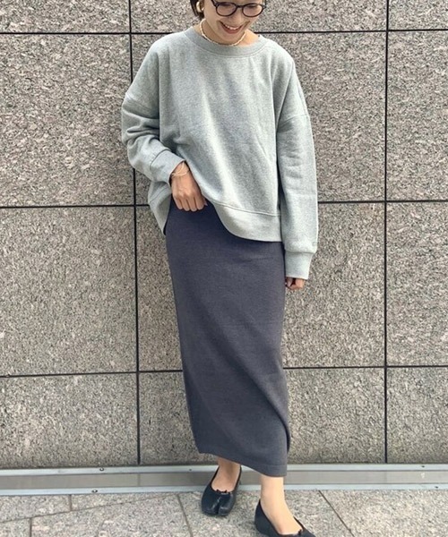 GAP（ギャップ）の「オーバーサイズ ラウンドヘム クルーネック スウェット（スウェット・レディース・ブルー/ブラック/ネイビー/グレー系その他/その他・XS/S/M/L/XL/XXS）」の13枚目の写真