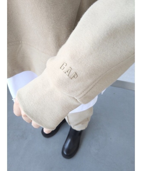 GAP（ギャップ）の「オーバーサイズ ラウンドヘム クルーネック スウェット（スウェット・レディース・ブルー/ブラック/ネイビー/グレー系その他/その他・XS/S/M/L/XL/XXS）」の16枚目の写真