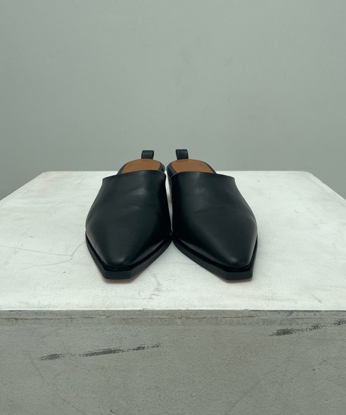 I_am(アイアム)の「chunky mule(パンプス・レディース・ブラック/オフホワイト/キャメル・S/M/L)」の3枚目の写真