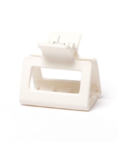 LAKOLE（ラコレ）の「スクエアマットミニヘアクリップ / 238533（バレッタ/ヘアクリップ・レディース・ブラウン/ブルー/オフホワイト/パープル/オリーブ/ライトブルー/サンドグレー/チャコール/クリーム/ブラック/グレー/カーキ・FREE）」の2枚目の写真