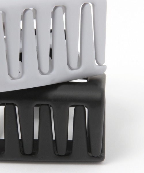 LAKOLE（ラコレ）の「スクエアマットミニヘアクリップ / 238533（バレッタ/ヘアクリップ・レディース・ブラウン/ブルー/オフホワイト/パープル/オリーブ/ライトブルー/サンドグレー/チャコール/クリーム/ブラック/グレー/カーキ・FREE）」の16枚目の写真