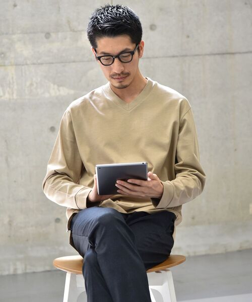 SHIPS(シップス)の「【WEB限定】SHIPS: 形態安定 防シワ加工 テレワーク ビズ Vネック Tシャツ (ロンT) 21FW(Tシャツ/カットソー・メンズ・ホワイト/ダークグレー/ベージュ/ロイヤルブルー・SMALL/MEDIUM/LARGE/X-LARGE/XX-LARGE)」の3枚目の写真