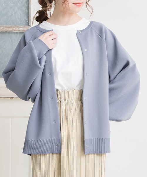 Newlyme（ニューリーミー）の「美肌映えラグランボリュームカーディガン（カーディガン/ボレロ・レディース・ベージュ/パープル/ピンク/ライトグレー/ブラック/アイボリー/ブルー/ブラウン・LL～3L/M-L）」の6枚目の写真