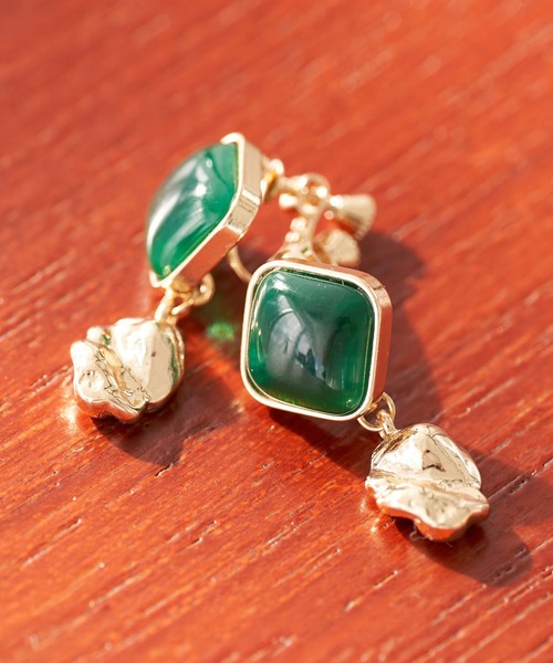 earth music&ecology（アースミュージックアンドエコロジー）の「スクエアアクリルイヤリング ＊（イヤリング・レディース・アイボリー/ブラウン/ダークグリーン・FREE）」の3枚目の写真