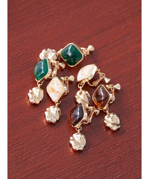 earth music&ecology（アースミュージックアンドエコロジー）の「スクエアアクリルイヤリング ＊（イヤリング・レディース・アイボリー/ブラウン/ダークグリーン・FREE）」の4枚目の写真