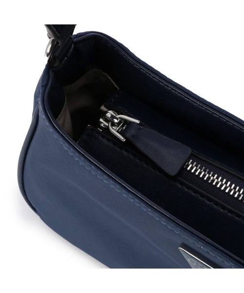 Guess（ゲス）の「LITTLE BAY Shoulder Bag（ショルダーバッグ・レディース・ネイビー/ホワイト・ONE SIZE）」の6枚目の写真