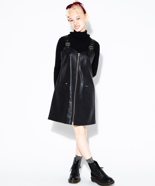 Candy Stripper（キャンディストリッパー）の「BELTED FAKE LEATHER ワンピース（ジャンパースカート・レディース・ブラック/ブルー・2）」の13枚目の写真