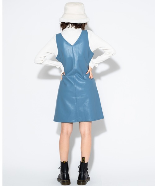 Candy Stripper（キャンディストリッパー）の「BELTED FAKE LEATHER ワンピース（ジャンパースカート・レディース・ブラック/ブルー・2）」の15枚目の写真