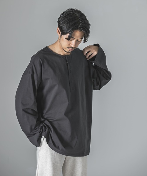 URBAN RESEARCH（アーバンリサーチ）の「オーガニックコットンスリーピングシャツ（Tシャツ/カットソー・メンズ・オフホワイト/ブラック系その他/グリーン系その他・MEDIUM/LARGE）」の3枚目の写真