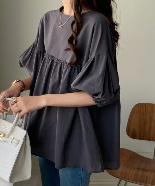 emi+(エミプラス)の「フロントギャザーチュニックブラウス(シャツ/ブラウス・レディース・ホワイト/ブラック/グリーン/モカ/ブルーグレー/パープル/チャコールグレー/ベージュ/ライトブルー・FREE)」の3枚目の写真