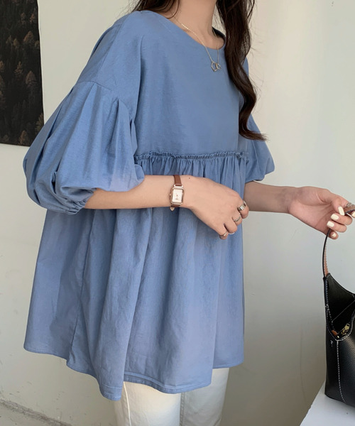 emi+(エミプラス)の「フロントギャザーチュニックブラウス(シャツ/ブラウス・レディース・ホワイト/ブラック/グリーン/モカ/ブルーグレー/パープル/チャコールグレー/ベージュ/ライトブルー・FREE)」の4枚目の写真