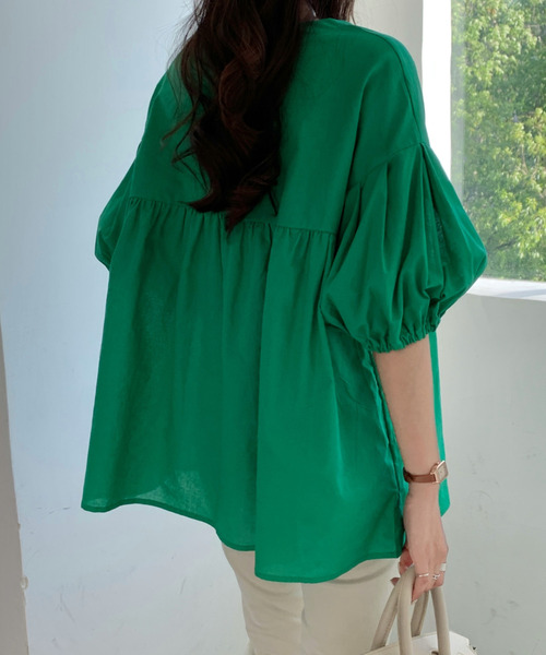 emi+(エミプラス)の「フロントギャザーチュニックブラウス(シャツ/ブラウス・レディース・ホワイト/ブラック/グリーン/モカ/ブルーグレー/パープル/チャコールグレー/ベージュ/ライトブルー・FREE)」の21枚目の写真