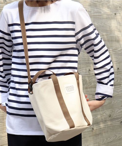FREDRIK PACKERS(フレドリックパッカーズ)の「FREDRIK PACKERS / フレドリック パッカーズ ドローストリングトート RED DRAW STRING TOTE(トートバッグ・レディース・ナチュラル/ブラック・FREE)」の1枚目の写真