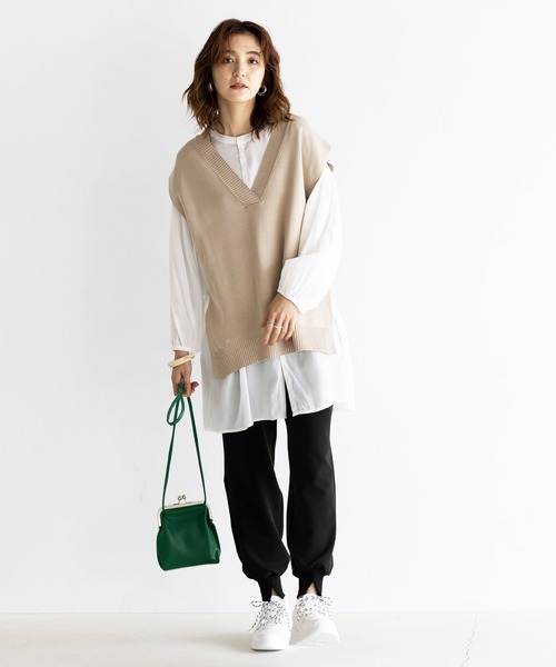 GeeRA(ジーラ)の「ゆるVネックきれいめニットベスト(ニット/セーター・レディース・ブラック/ベージュ・MEDIUM/LARGE/X-LARGE)」の8枚目の写真