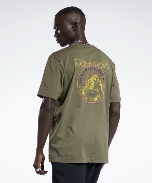 Reebok(リーボック)の「クラシックス Tシャツ / Classics T-Shirt /(Tシャツ/カットソー・メンズ・アーミー/レッド系その他/ブラック・SMALL/LARGE/MEDIUM/X-SMALL/XXX-LARGE/XX-LARGE/X-LARGE)」の2枚目の写真