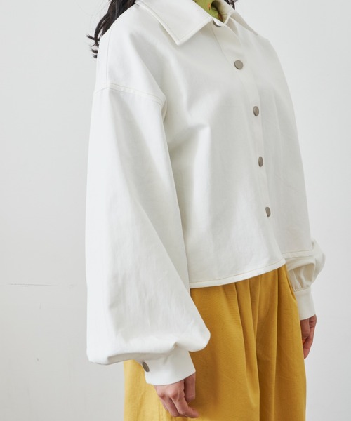 MERLOT（メルロー）の「ボリューム袖ツイルシャツJK（デニムジャケット・レディース・ホワイト/チャコールグレー/ライトブルー・FREE）」の22枚目の写真