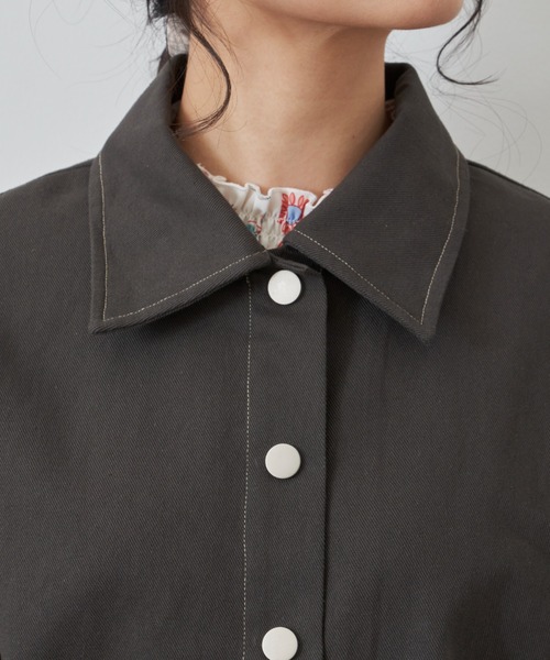 MERLOT（メルロー）の「ボリューム袖ツイルシャツJK（デニムジャケット・レディース・ホワイト/チャコールグレー/ライトブルー・FREE）」の11枚目の写真